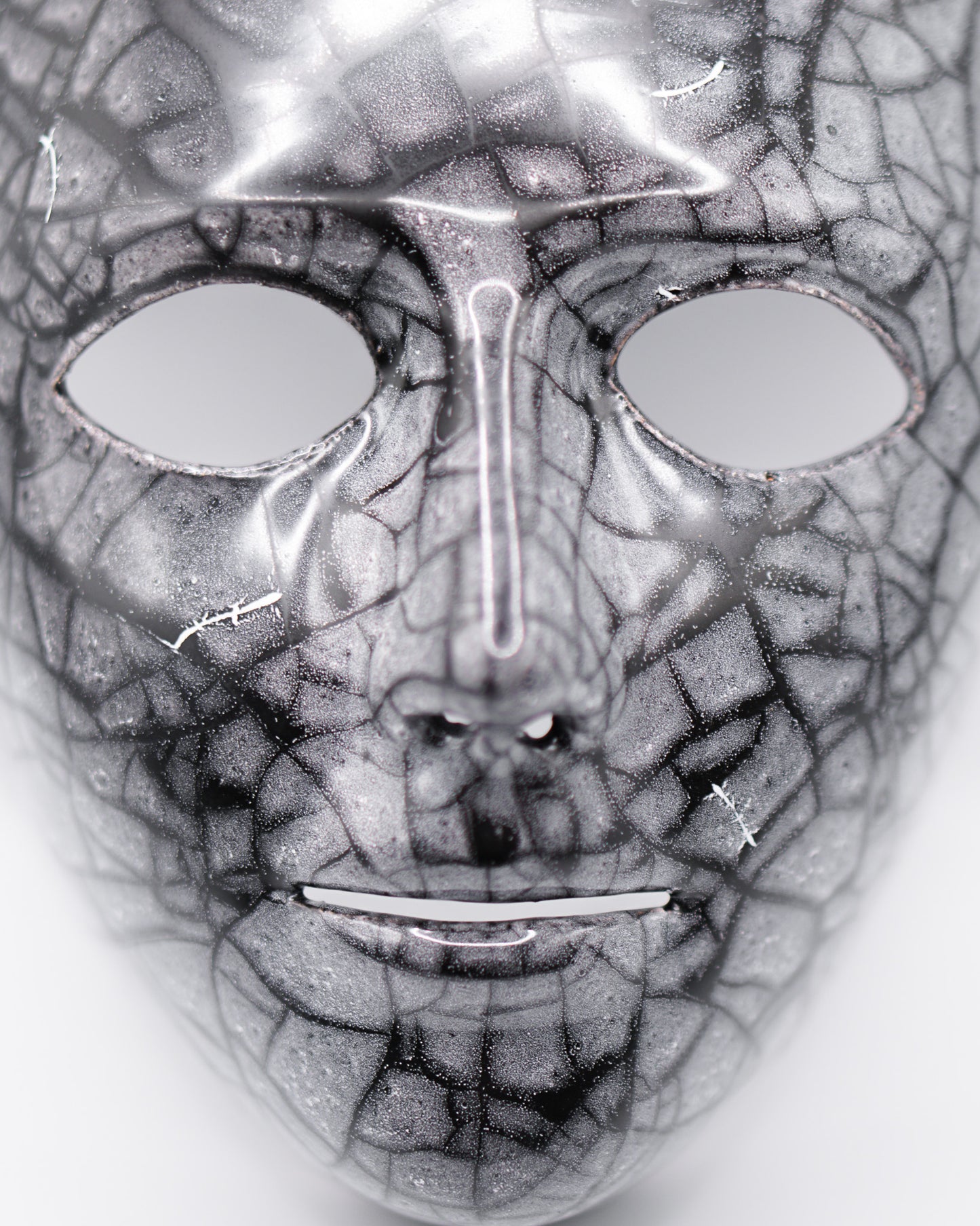 Maschera Black Craquelet di Margherita Pilloni