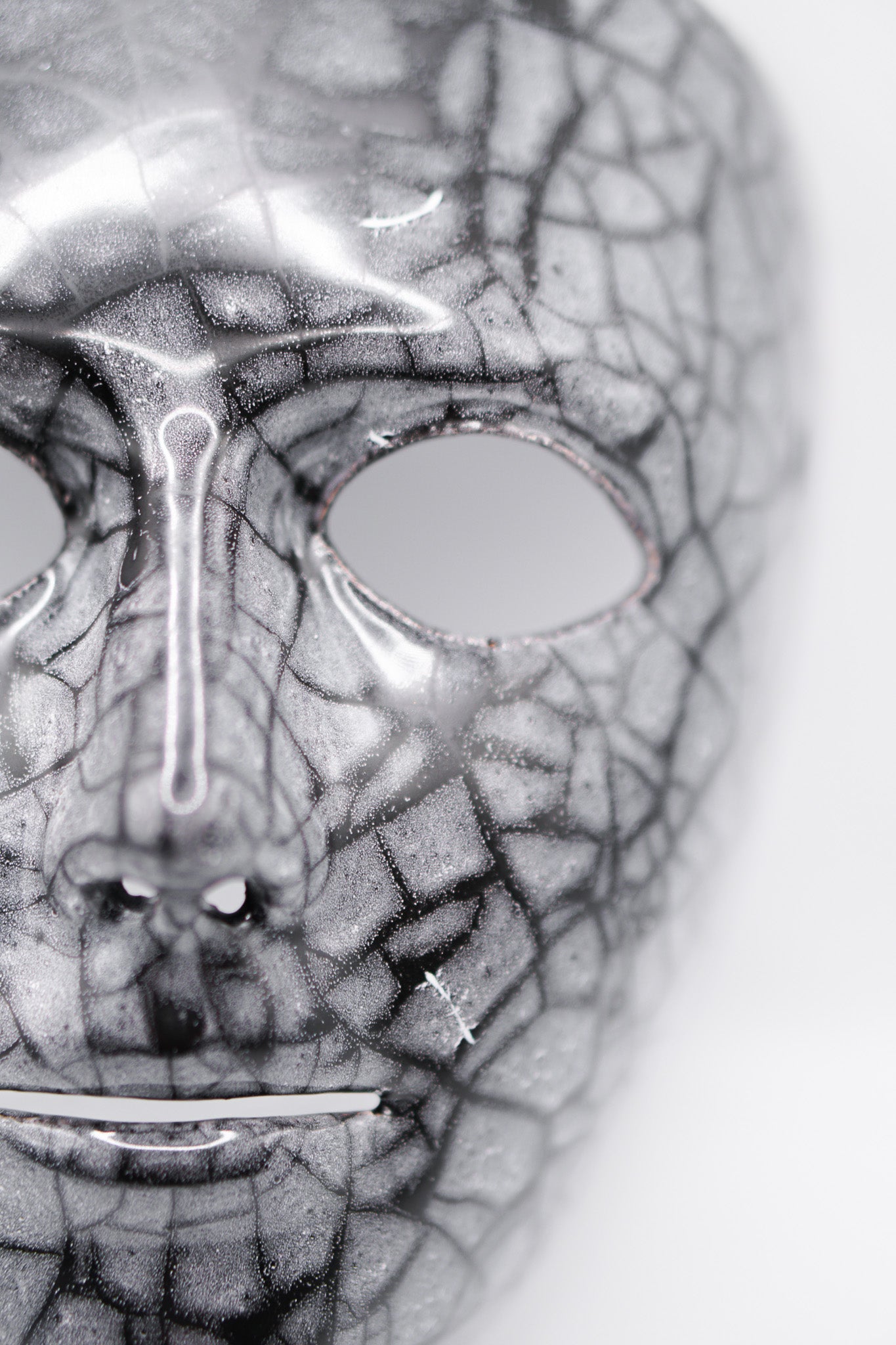 Maschera Black Craquelet di Margherita Pilloni